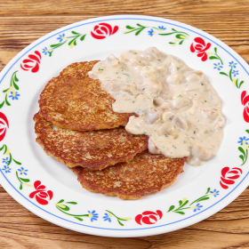 Драники с грибным соусом